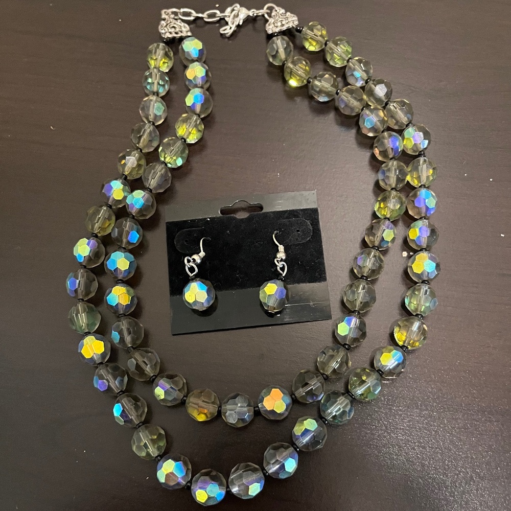 Like new Holographic beaded necklace & earring set!